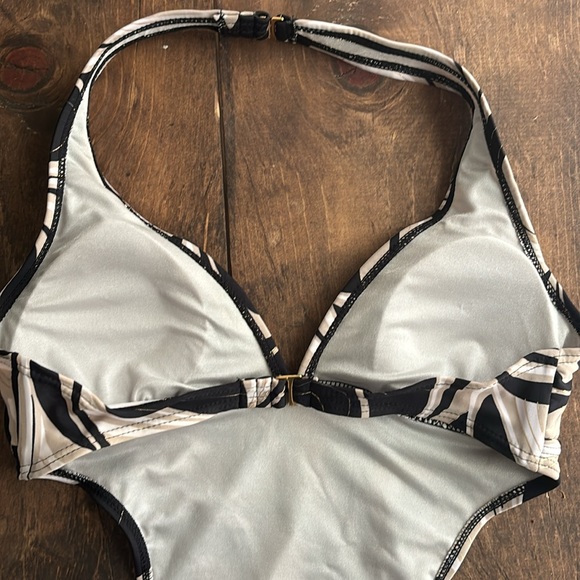 Super Cute One Piece Swimsuit - Picture 4 of 6